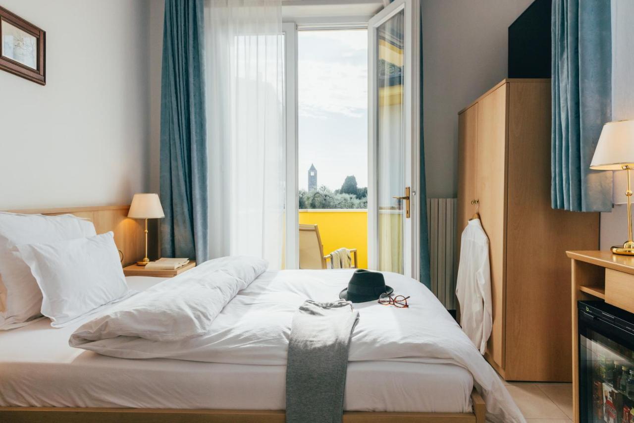 Hotel Orione - Lake Front Hotel Brenzone sul Garda Room photo